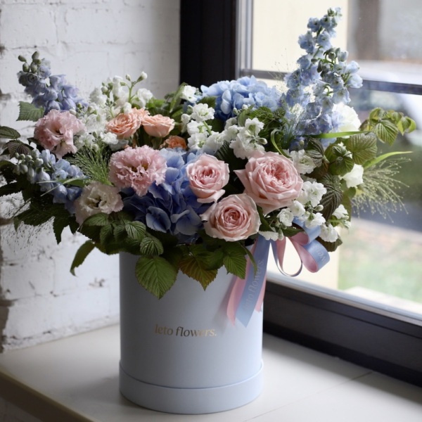 Sky-blue signature hat box - Размер L