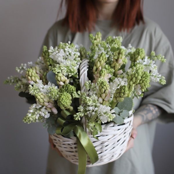 Hyacinthus and Lilac in a basket - Размер M