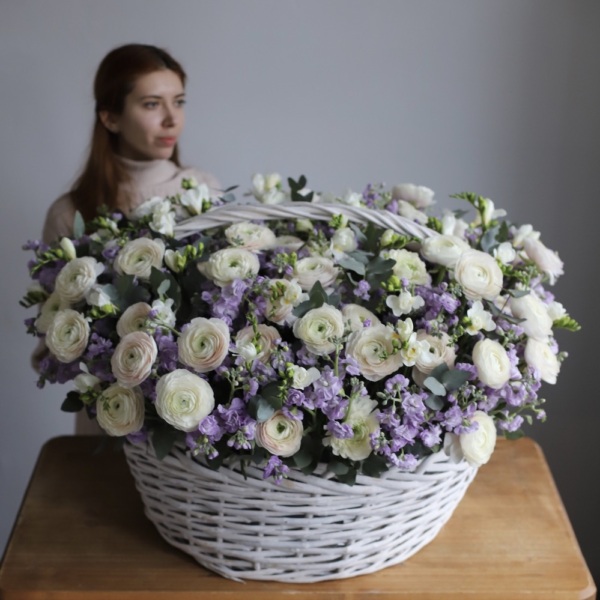 Ranunculuses with Freesia and Stock in a basket -   Размер 3XL 