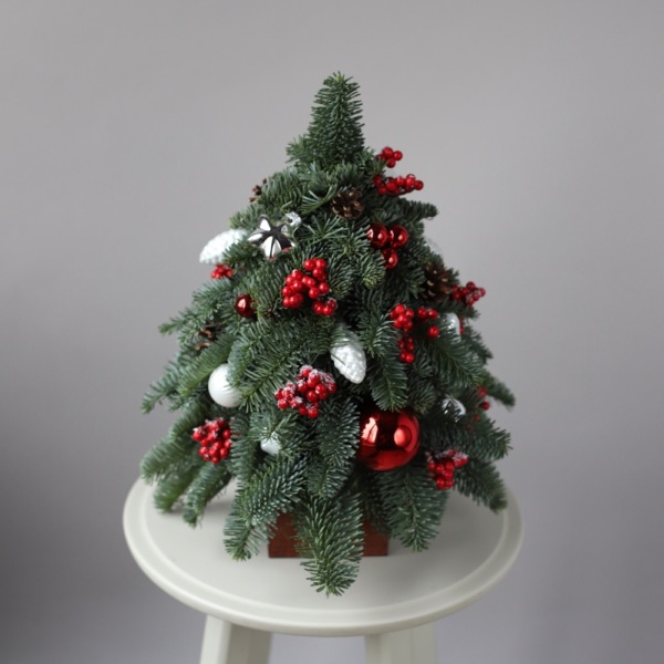 Mini Christmas Tree 'Berries on snow'