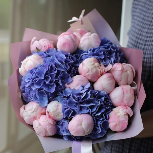 Peony with Hydrangea, bright - Размер между M и L