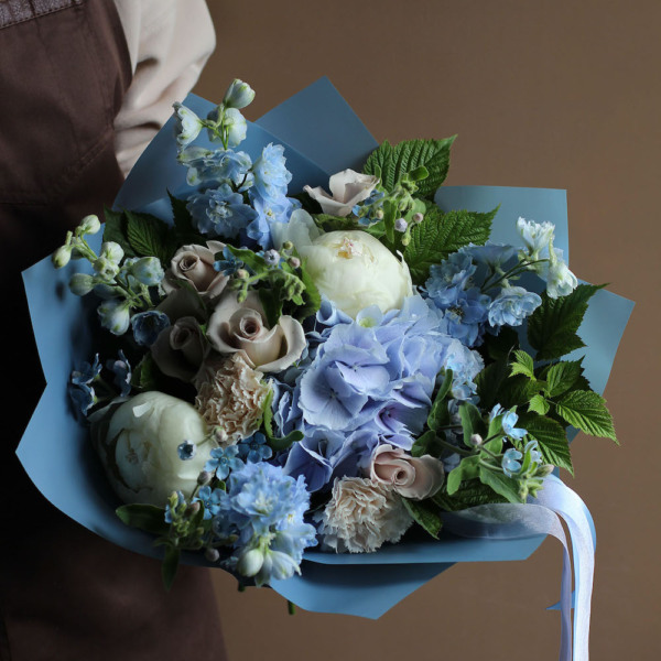 Sky-blue signature bouquet - Размер M