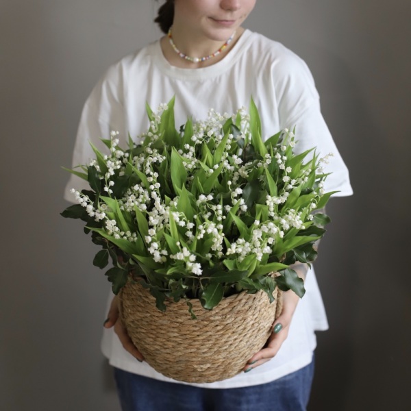 Lily of the Valley in a basket - 49 ландышей