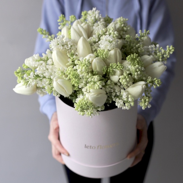 Tulips and Lilac in a hat box - Размер M 
