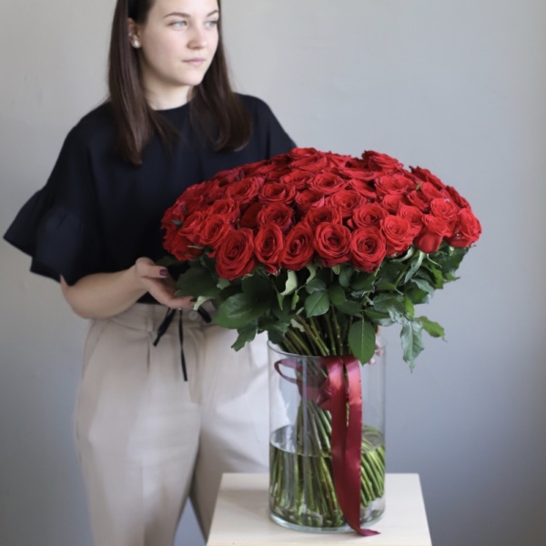 Roses in a vase -  59 роз 