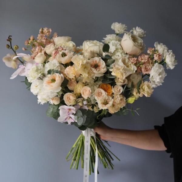 Creamy white signature bouquet - Размер L