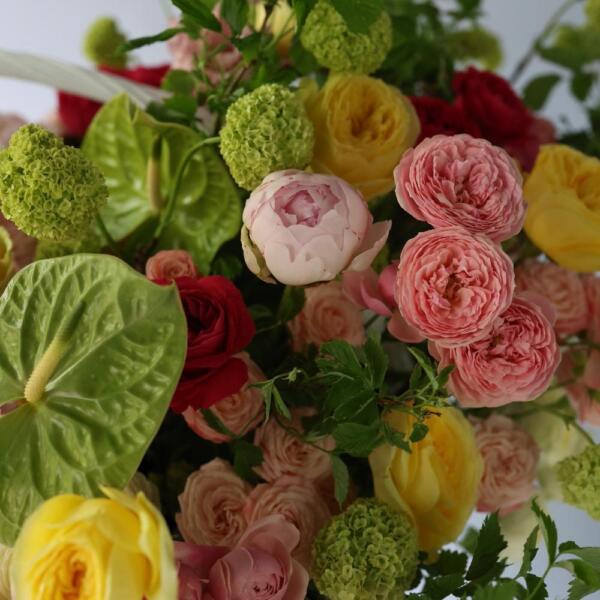 Spring signature basket