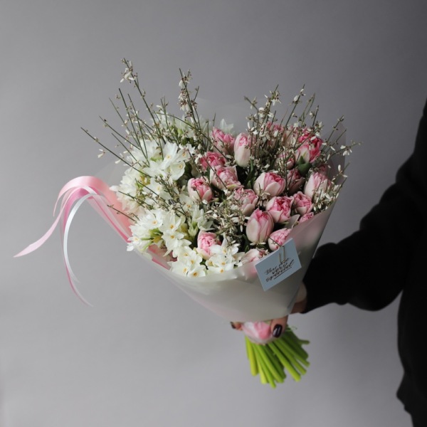 Tulips with Daffodils and Genista - Размер M