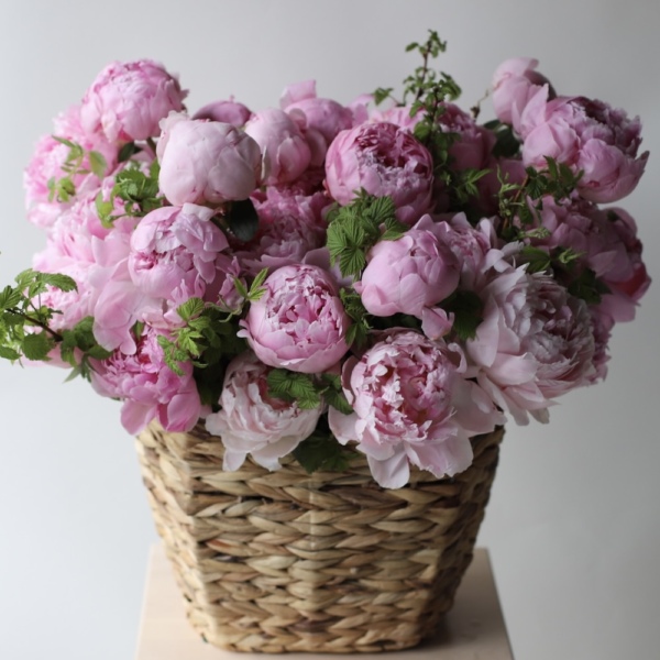 Pink Peonies in a basket  - Размер M