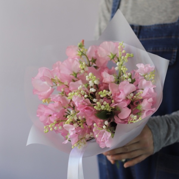 Bridal bouquet of Lilies of the Valley and Sweet Pea -  Размер S 