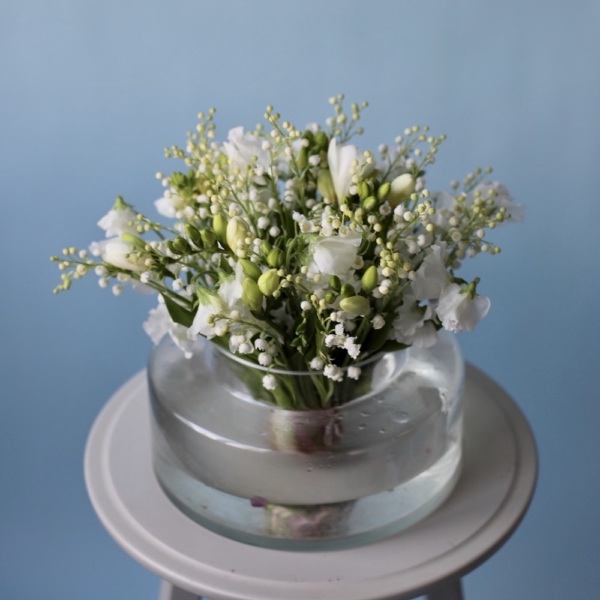 Lilies of the Valley with spring flowers in a vase - Размер M