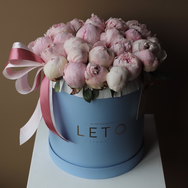 Pink peonies in a hat box - Размер L