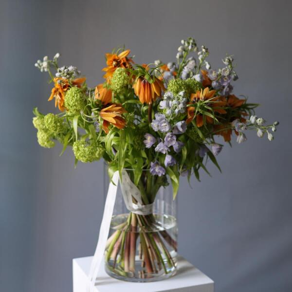 A bouquet of viburnum, delphinium and fritillary - Размер L ( в вазе )