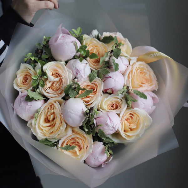 Peony with Garden Roses - Размер M