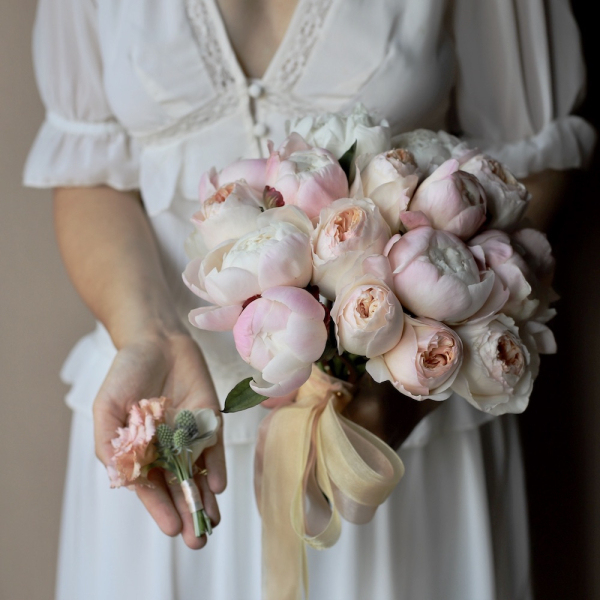 Bridal bouquet of peonies and garden roses - Размер S 