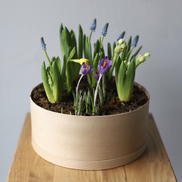 Spring flowers in a hat box - Размер L