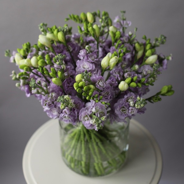 Stock with Freesia in a vase - Размер S