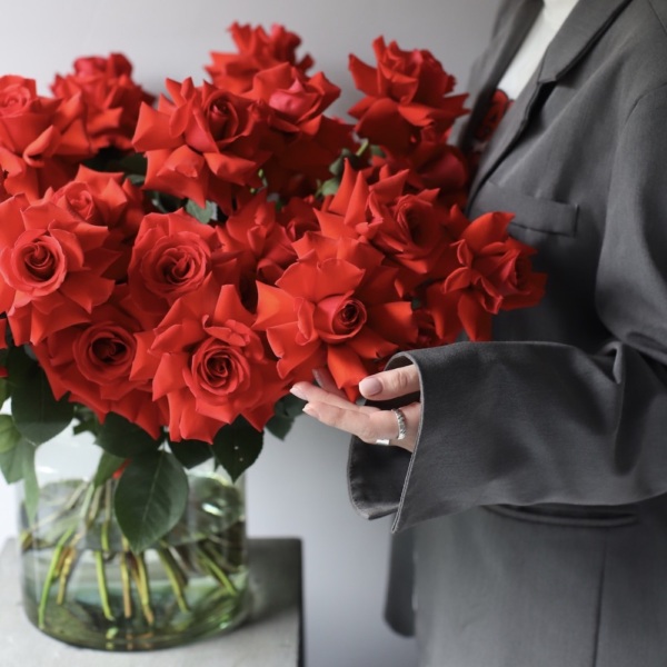 Nina roses in a vase