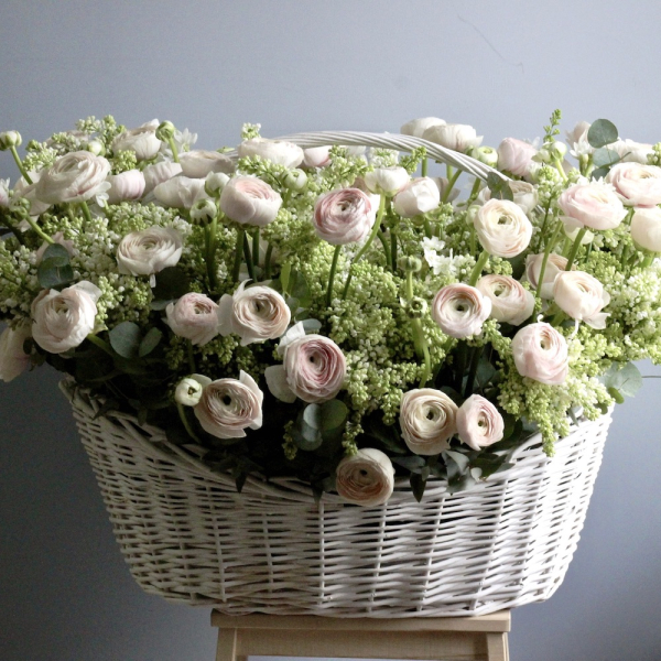 Ranunculus with Lilac in a basket - Размер 2XL
