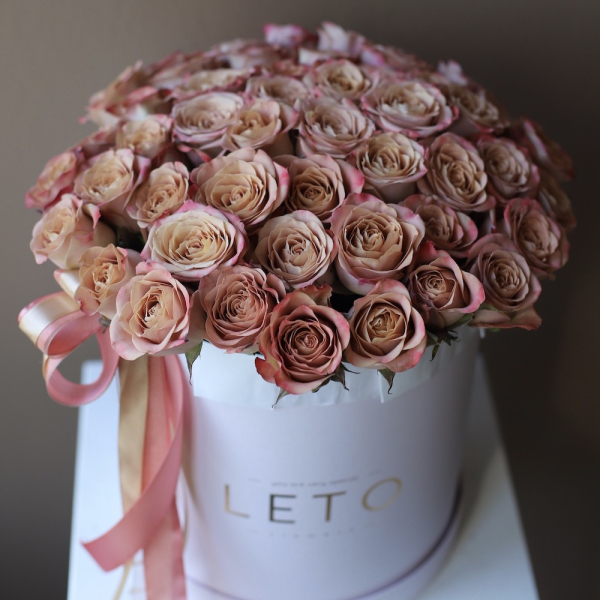 Cappuccino rose in a hat box - Размер L