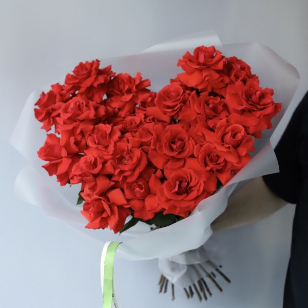 Bouquet of scarlet roses "Nina" - 25 роз