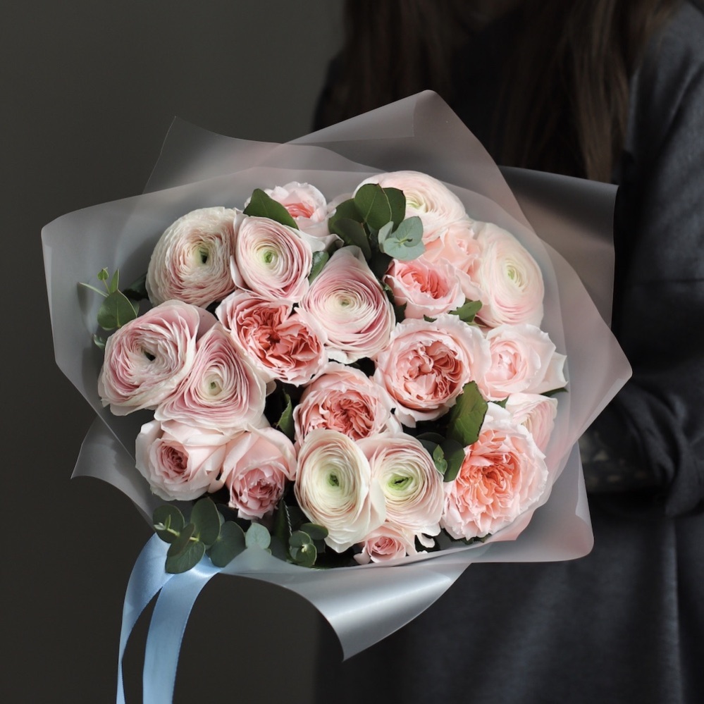 Ranunculus with Garden Roses, light Ranunculus with Garden Roses, light