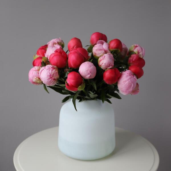 Peony in a vase - 29 пионов (ваза может отличаться)