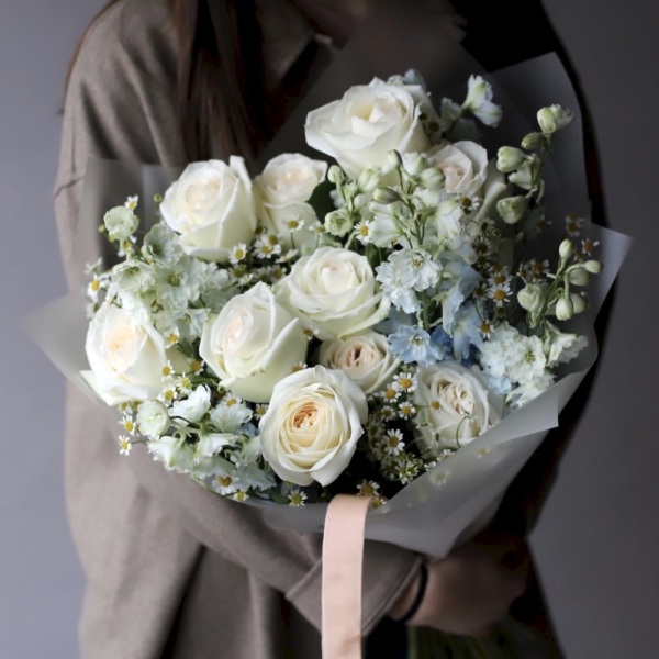 Garden roses with Chamomile and Delphinium - Размер S