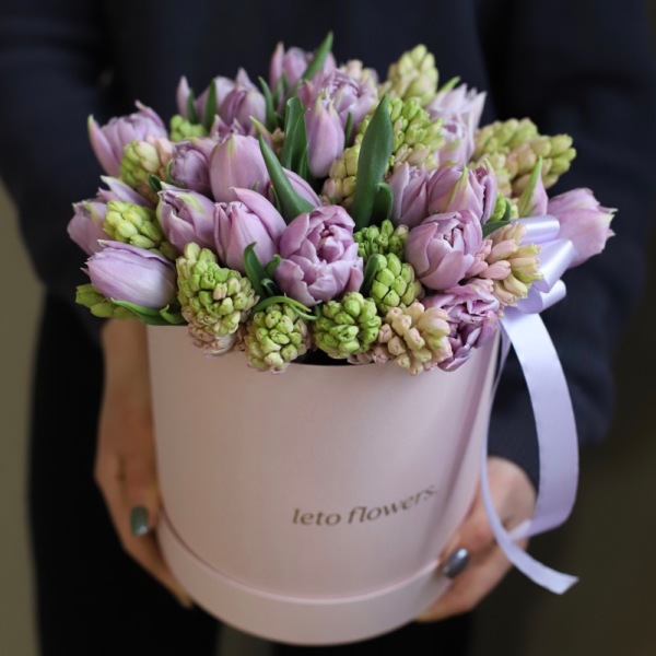 Tulips and Hyacinths in a hat box - Размер M 