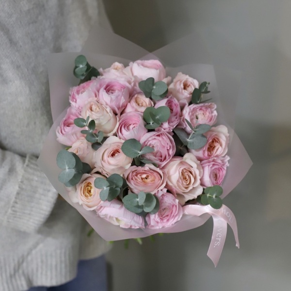 Ranunculus with Garden Roses, light - Размер M