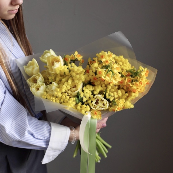 Mimosa with Daffodils and Tulips - Размер S