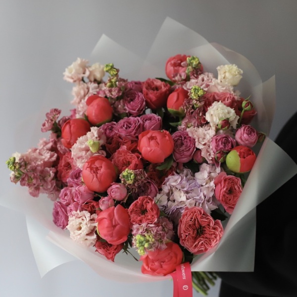 Signature round bouquet "Berry Lukoshko" -  Размер L 