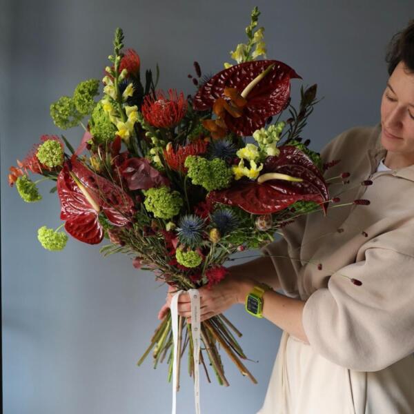 Burgundy green signature bouquet for a man - Размер L