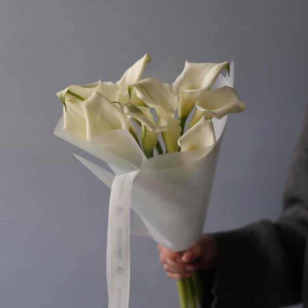 White Calla Lily - 9 калл