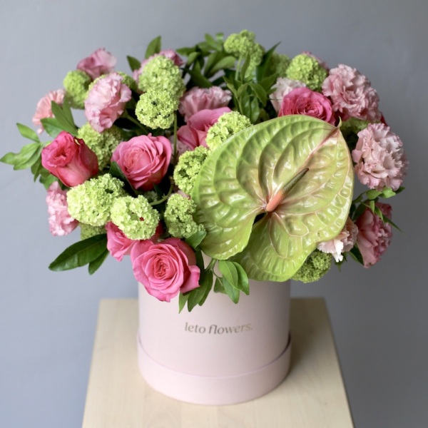 "Raspberry Fresh" Compliment in a hat box - Размер M