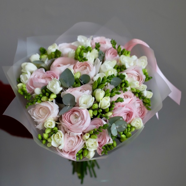 Ranunculus with Freesia - Размер M