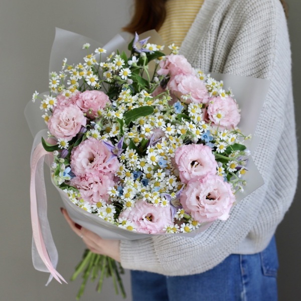 Lisiantus with Clematis, Oxypetalum and Chamomile - Размер S