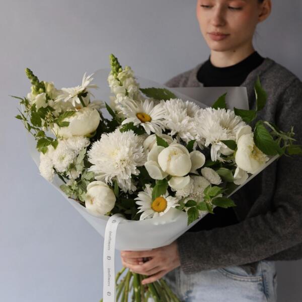 Creamy white signature bouquet - Размер M