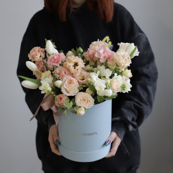 Surprise on a florisit taste in a hat box, light - Размер M 