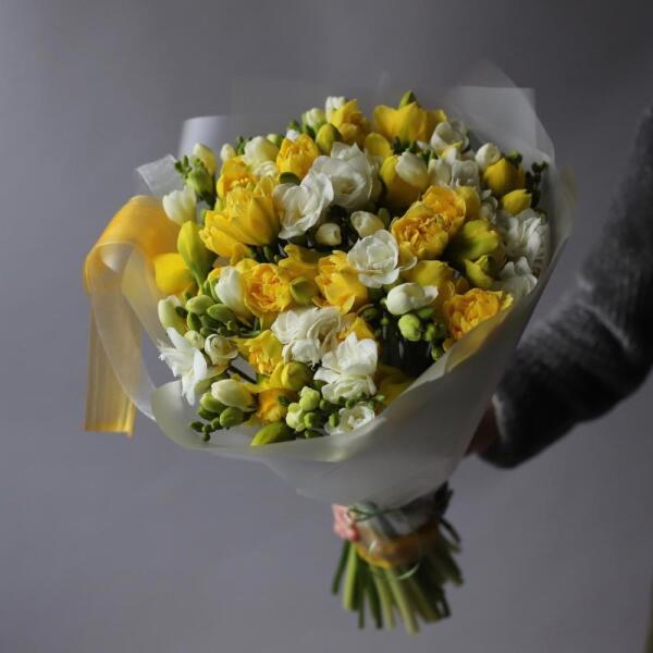 Daffodils with Freesia - Размер M