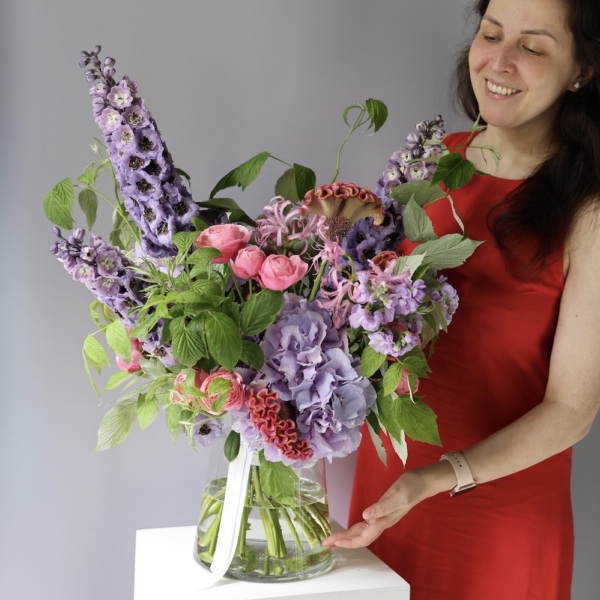 Raspberry bouquet in a vase - Размер M 