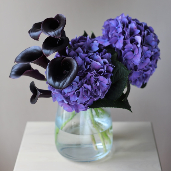 Hydrangea with Calla Lilies in a vase - Размер S