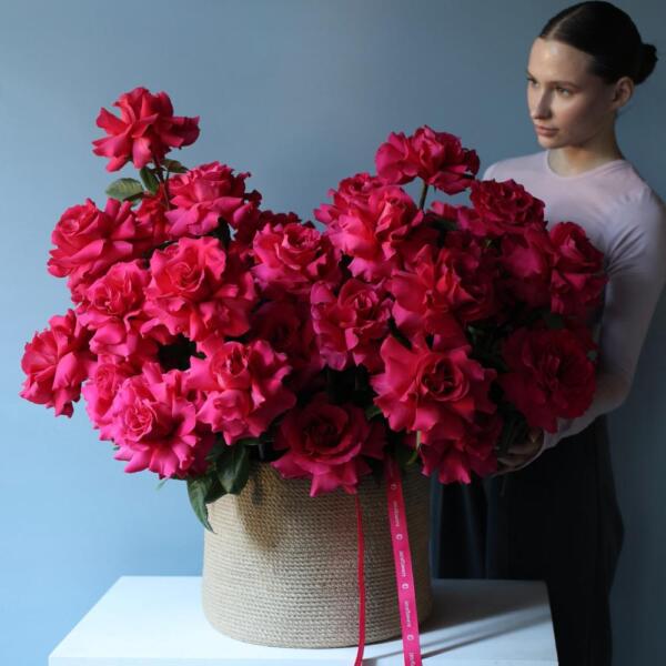 Basket of roses "Raspberry sherbet" -  Размер L