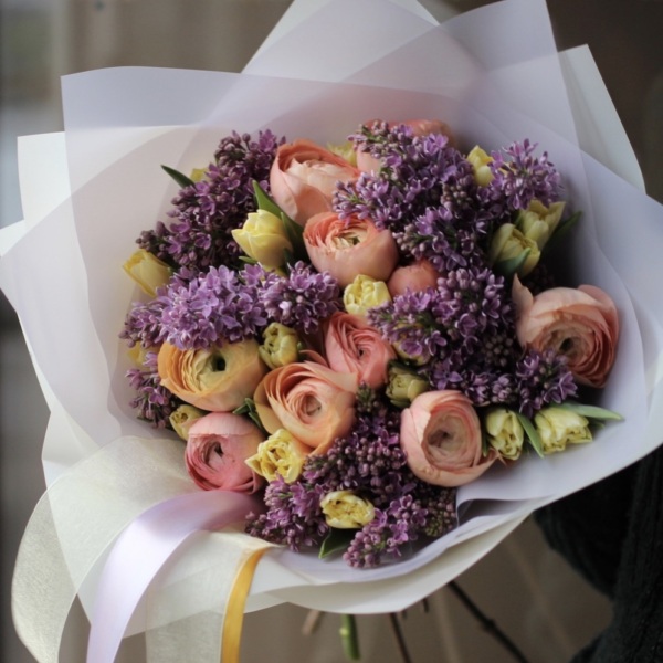 Ranunculus with Lilac and Tulips -  Размер M 