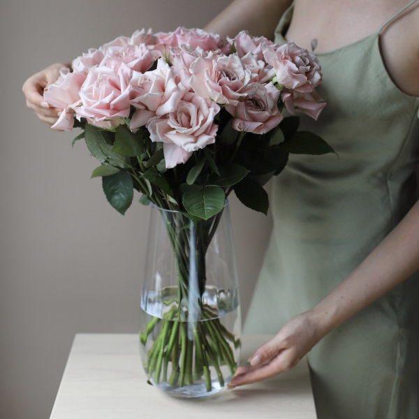 Nude roses in a vase - 29 роз 
