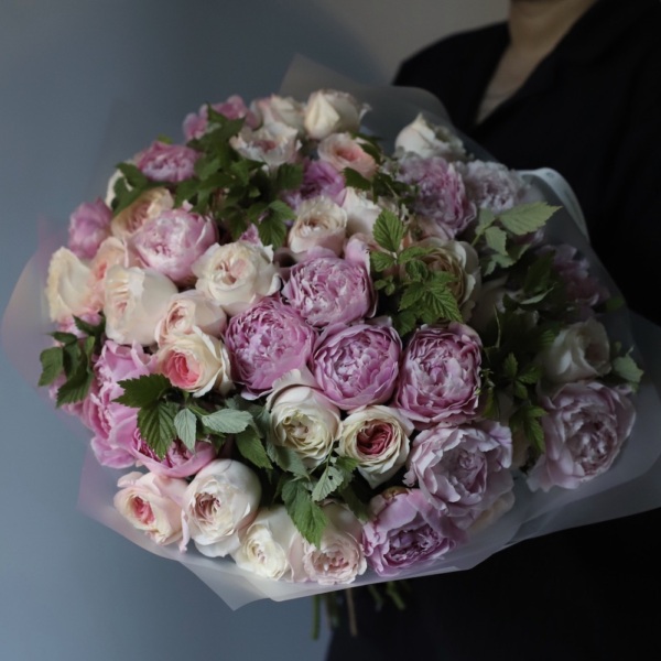 Peony with Garden Roses Peony with Garden Roses - Размер между L и XL