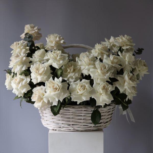 Basket of roses "Creamy Gelato" - Размер L