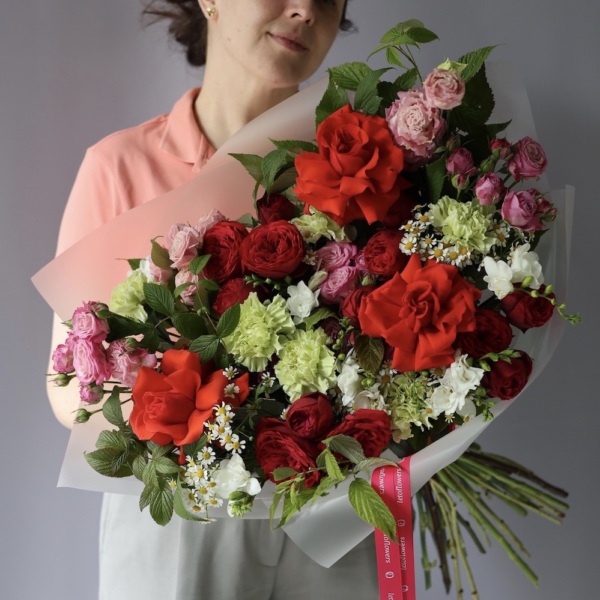 Surprise on a florist taste, bright -  Размер L 