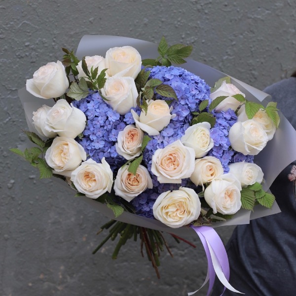 Hydrangeas with Garden Roses - Размер M