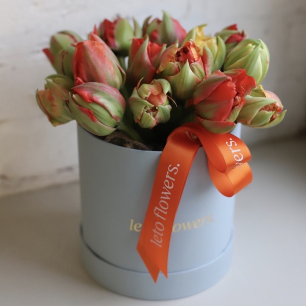 Tulips in a hat box - Размер S